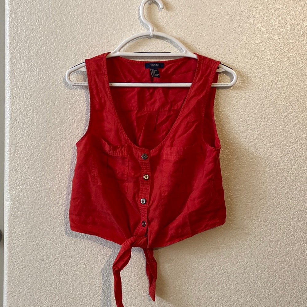 I am selling this Forever 21 crop top size small